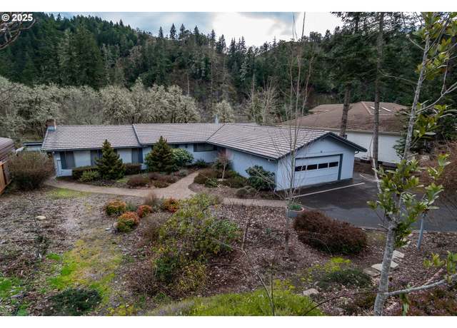 Property at 82 N River Dr, Roseburg, OR 97470, 3 beds, 2 baths