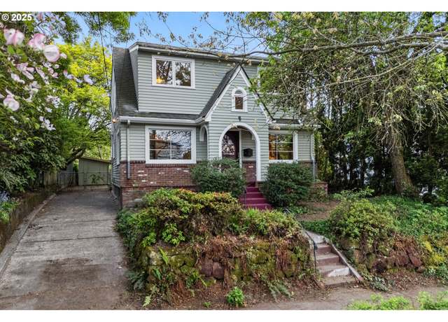 Property at 6114 NE Davis St, Portland, OR 97213, 3 beds, 2 baths