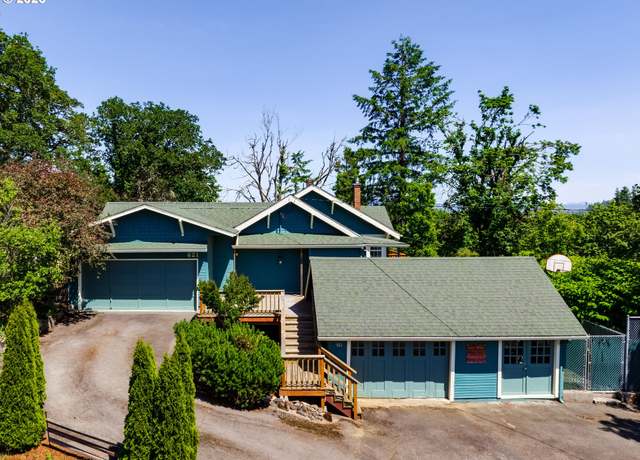 Property at 621 City View Blvd, Springfield, OR 97477, 3 beds, 2 baths