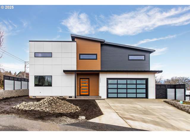 Property at 3854 May St, Hood River, OR 97031, 5 beds, 3 baths