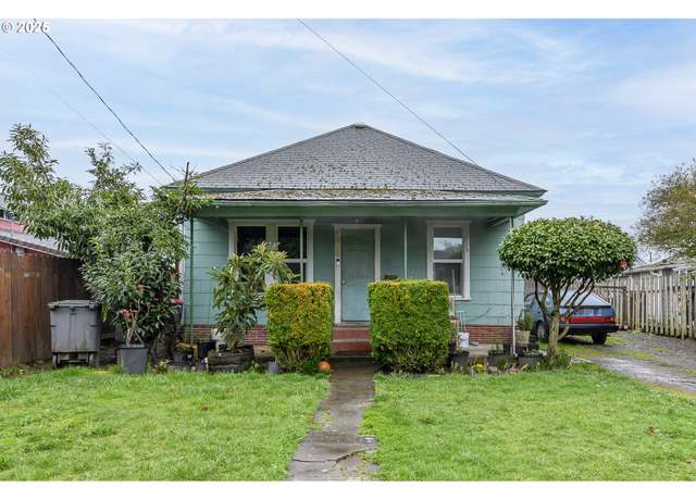 Property at 1218 NE Kirby St, Mcminnville, OR 97128, 3 beds, 1 bath
