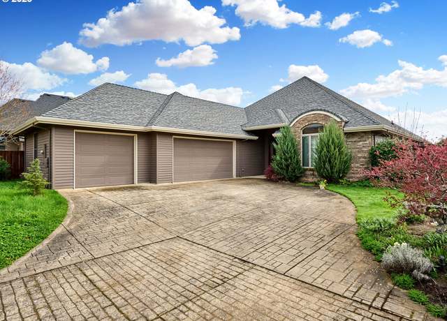 Property at 2474 Meridian Dr, Woodburn, OR 97071, 4 beds, 2 baths