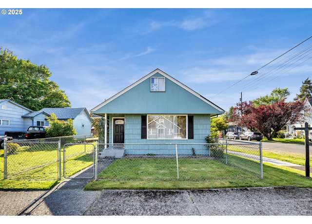 Property at 807 N 8th Ave, Kelso, WA 98626, 3 beds, 1.5 baths