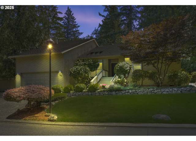 Property at 39 Walking Woods Dr, Lake Oswego, OR 97035, 4 beds, 2.5 baths