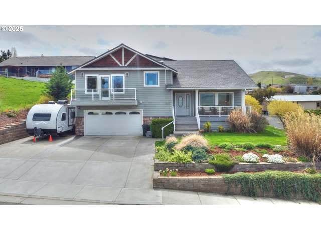 Property at 2606 E 10th St, The Dalles, OR 97058, 3 beds, 3 baths