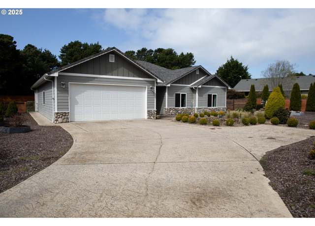 Property at 4791 Cloudcroft Ln, Florence, OR 97439, 3 beds, 2 baths