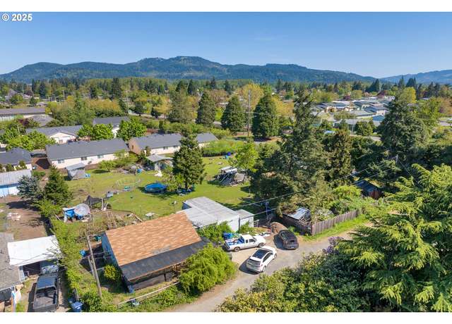 Property at 2165 Laura St, Springfield, OR 97477, 3 beds, 1 bath