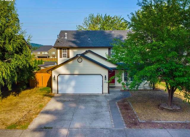 Property at 2907 NE 166th Pl, Vancouver, WA 98682, 4 beds, 2.5 baths