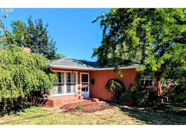 Property at 1302 2nd St, La Grande, OR 97850, 2 beds, 1 bath