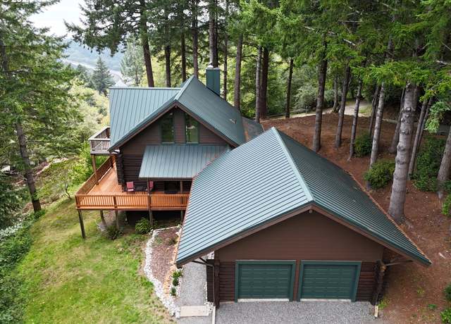 Property at 17225 Mountain Dr, Brookings, OR 97415, 3 beds, 2.5 baths