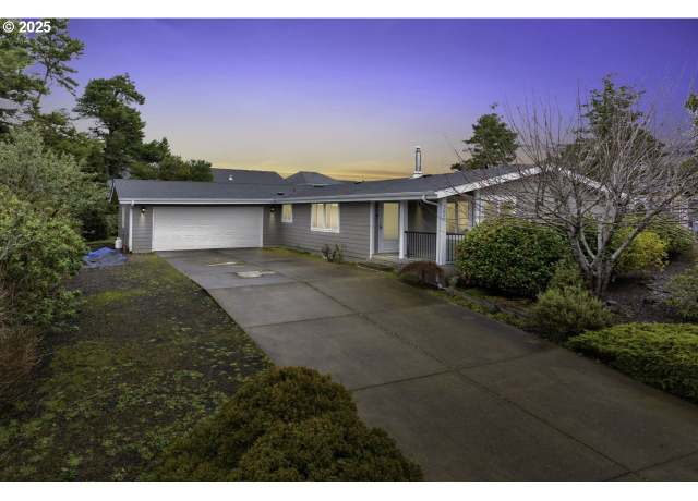Property at 1621 Siano Loop, Florence, OR 97439, 3 beds, 2 baths