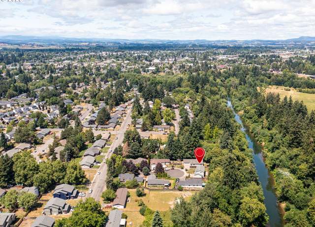 Property at 890 SE Roberts Ct, Mcminnville, OR 97128, 3 beds, 2.5 baths