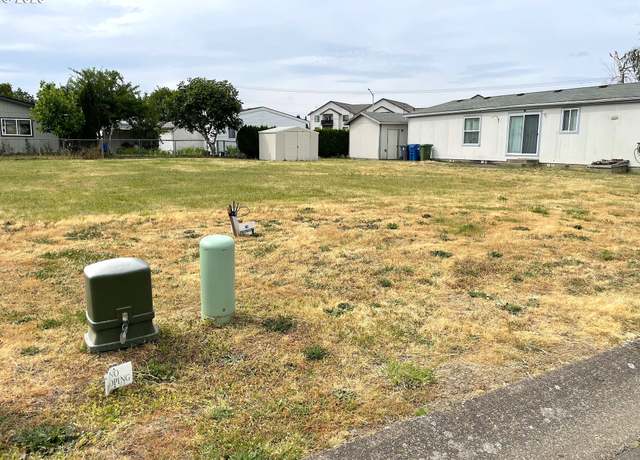 Property at 1609 Granite St, Woodburn, OR 97071