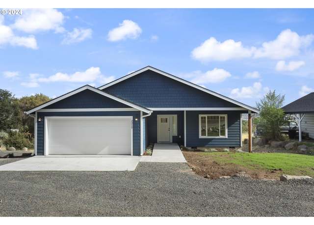 Property at 2215 W 13th St, The Dalles, OR 97058, 3 beds, 3 baths