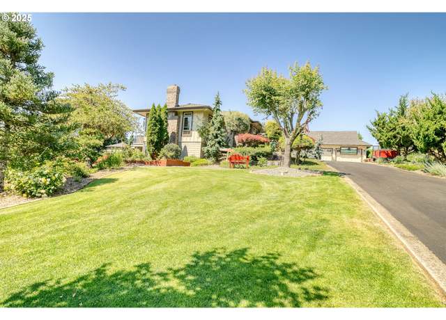 Property at 59845 Oliver Heights Ln, St. Helens, OR 97051, 3 beds, 2.5 baths
