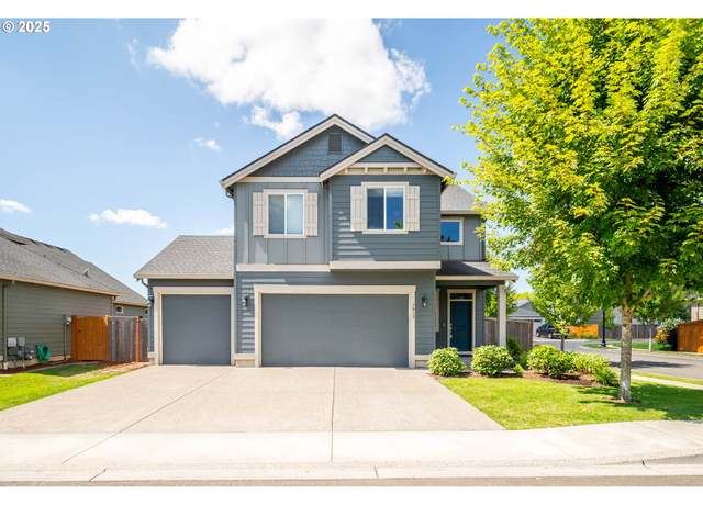 Property at 1012 NE 11th Ct, Battle Ground, WA 98604, 4 beds, 2.5 baths