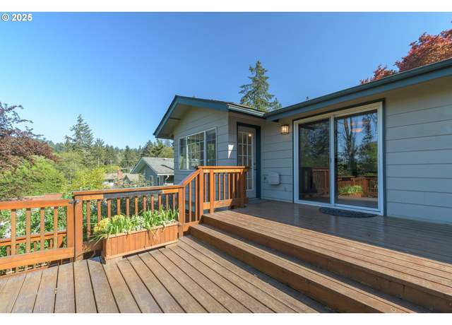 Property at 637 E 39th Pl, Eugene, OR 97405, 4 beds, 3 baths