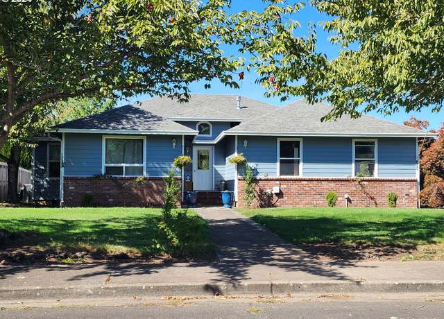 Property at 109 Clear Lake St, Oakland, OR 97462, 3 beds, 2.5 baths