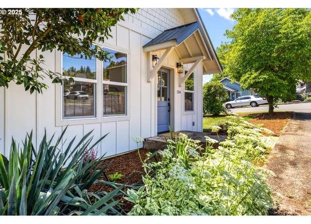 Property at 134 NW 14th Ave, Camas, WA 98607, 2 beds, 2 baths