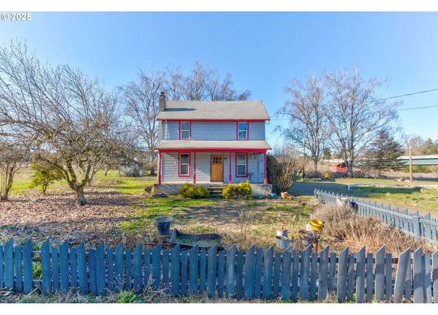 Property at 1609 NE Waterfront St, Newberg, OR 97132, 3 beds, 1 bath