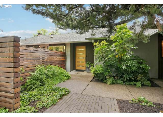 Property at 9880 SW Vista Pl, Portland, OR 97225, 5 beds, 3 baths