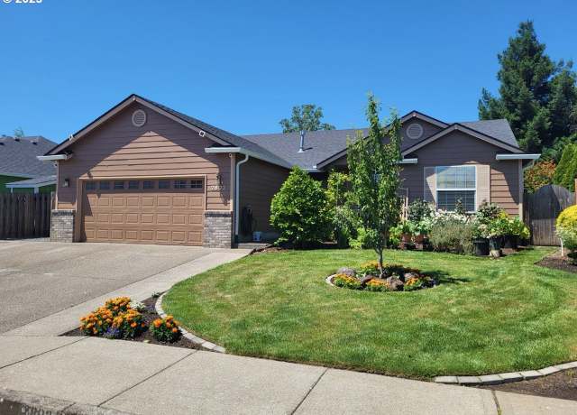 Property at 2803 Revere St, Woodburn, OR 97071, 3 beds, 2 baths