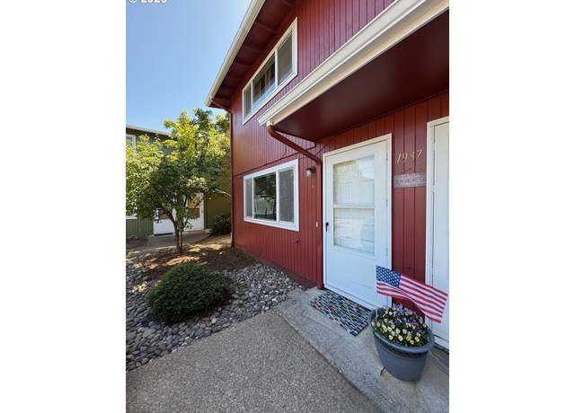 Property at 1937 W 17th Ave Unit A, Eugene, OR 97402, 2 beds, 1.5 baths