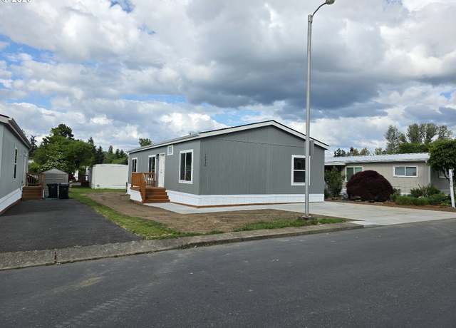 Property at 16830 SE 80th Pl, Milwaukie, OR 97267, 3 beds, 2 baths