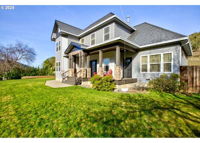 Property at 459 Oak Valley Loop, Winchester, OR 97495, 4 beds, 3.5 baths