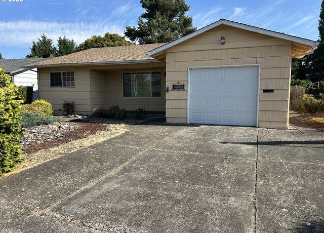 Property at 2301 Oregon Ct, Woodburn, OR 97071, 2 beds, 1.5 baths