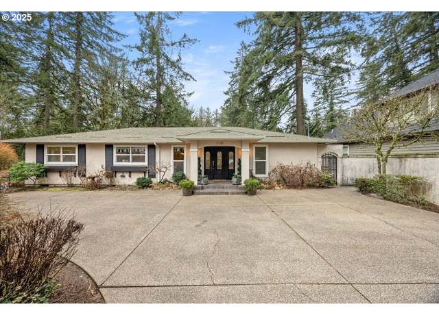 Property at 800 Fairway Rd, Lake Oswego, OR 97034, 3 beds, 2 baths