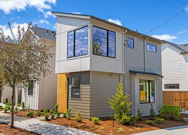 Property at 3211 SE 28th Ave #4, Portland, OR 97202, 2 beds, 2.5 baths