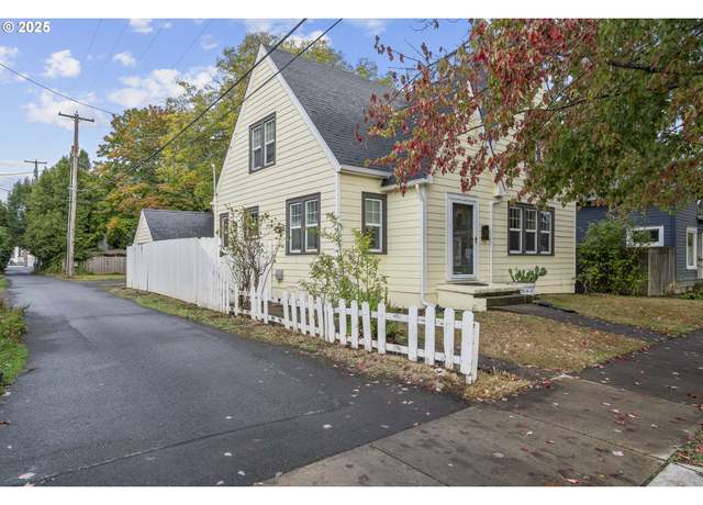 Property at 255 14th St NE, Salem, OR 97301, 3 beds, 1.5 baths