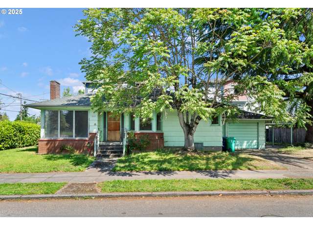 Property at 5205 SE Gladstone St, Portland, OR 97206, 2 beds, 1.5 baths