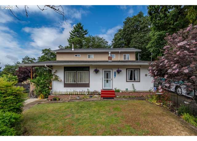 Property at 1852 NW Dogwood St, Roseburg, OR 97471, 4 beds, 2 baths