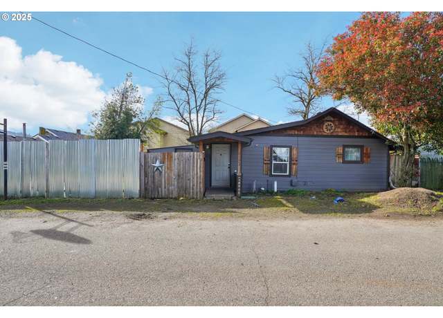 Property at 8102 SE Malden Ct, Portland, OR 97206, 3 beds, 1 bath