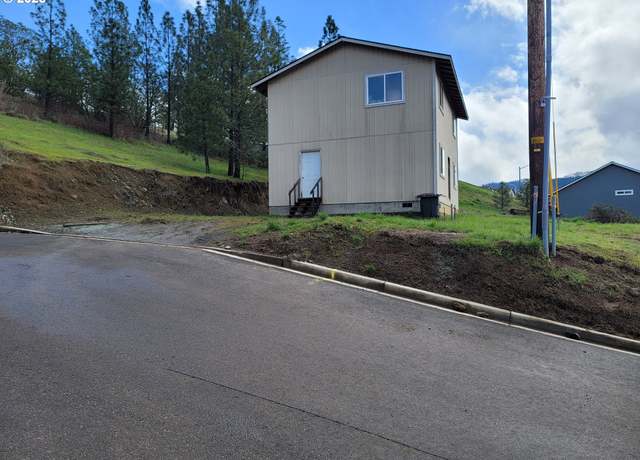 Property at 1336 NE Simpson Ln, Myrtle Creek, OR 97457, 3 beds, 2 baths