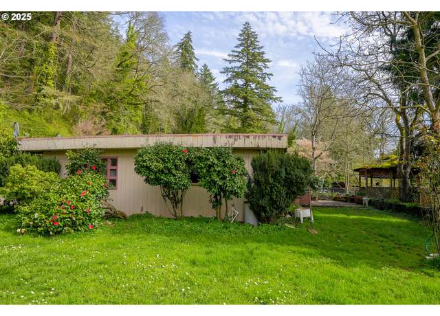 Property at 32763 Berlin Rd, Lebanon, OR 97355, 3 beds, 1.5 baths