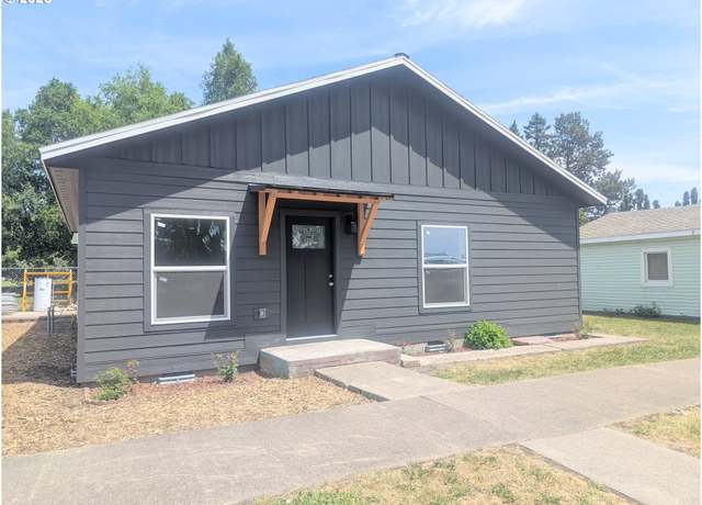 Property at 1801 Jackson Ave, La Grande, OR 97850, 2 beds, 2 baths