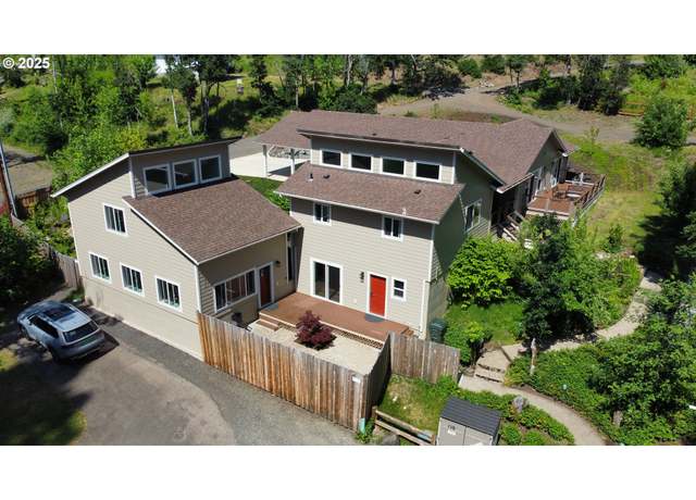 Property at 119/121 Tioga Ln, Idleyld Park, OR 97447, 5 beds, 6 baths