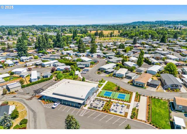 Property at 2232 42nd Ave, Salem, OR 97317, 2 beds, 2 baths
