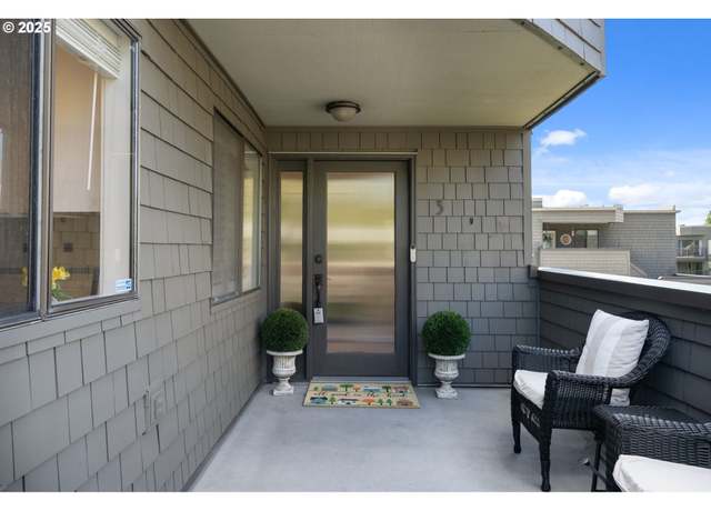 Property at 5620 S Riverside Ln #3, Portland, OR 97239, 2 beds, 2 baths