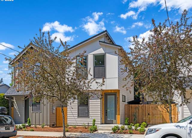 Property at 3221 SE 28th Ave #2, Portland, OR 97202, 2 beds, 2.5 baths