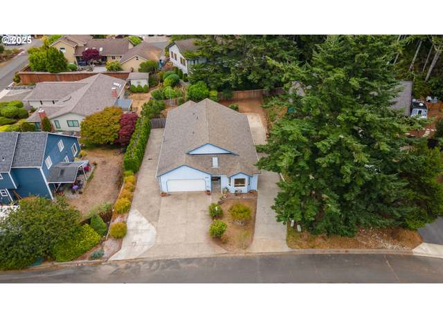 Property at 925 Chickses Dr, Coos Bay, OR 97420, 3 beds, 2 baths