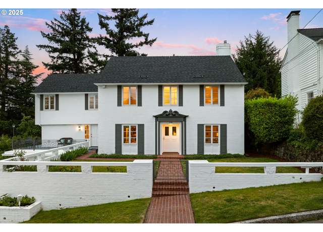 Property at 1136 SW Davenport St, Portland, OR 97201, 5 beds, 4.5 baths