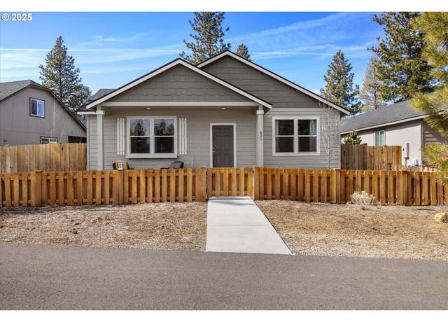 Property at 631 N Meadow Ln, Sisters, OR 97759, 3 beds, 2 baths