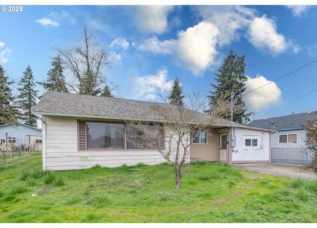 Property at 133 Hobbs St, Lebanon, OR 97355, 3 beds, 2 baths