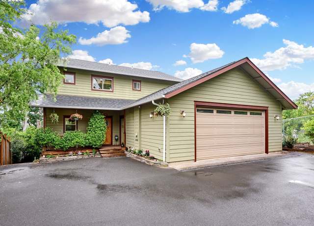 Property at 111 5th St, Silverton, OR 97381, 3 beds, 2.5 baths