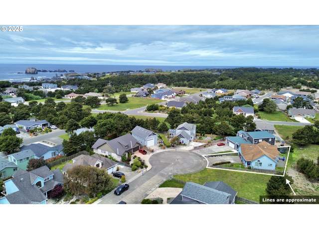 Property at 2927 Ruby Ct, Bandon, OR 97411, 3 beds, 2 baths