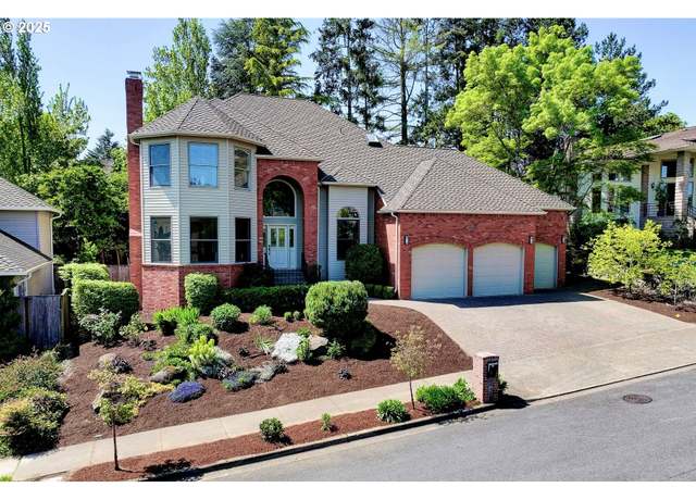 Property at 14488 Pfeifer Dr, Lake Oswego, OR 97035, 4 beds, 3.5 baths